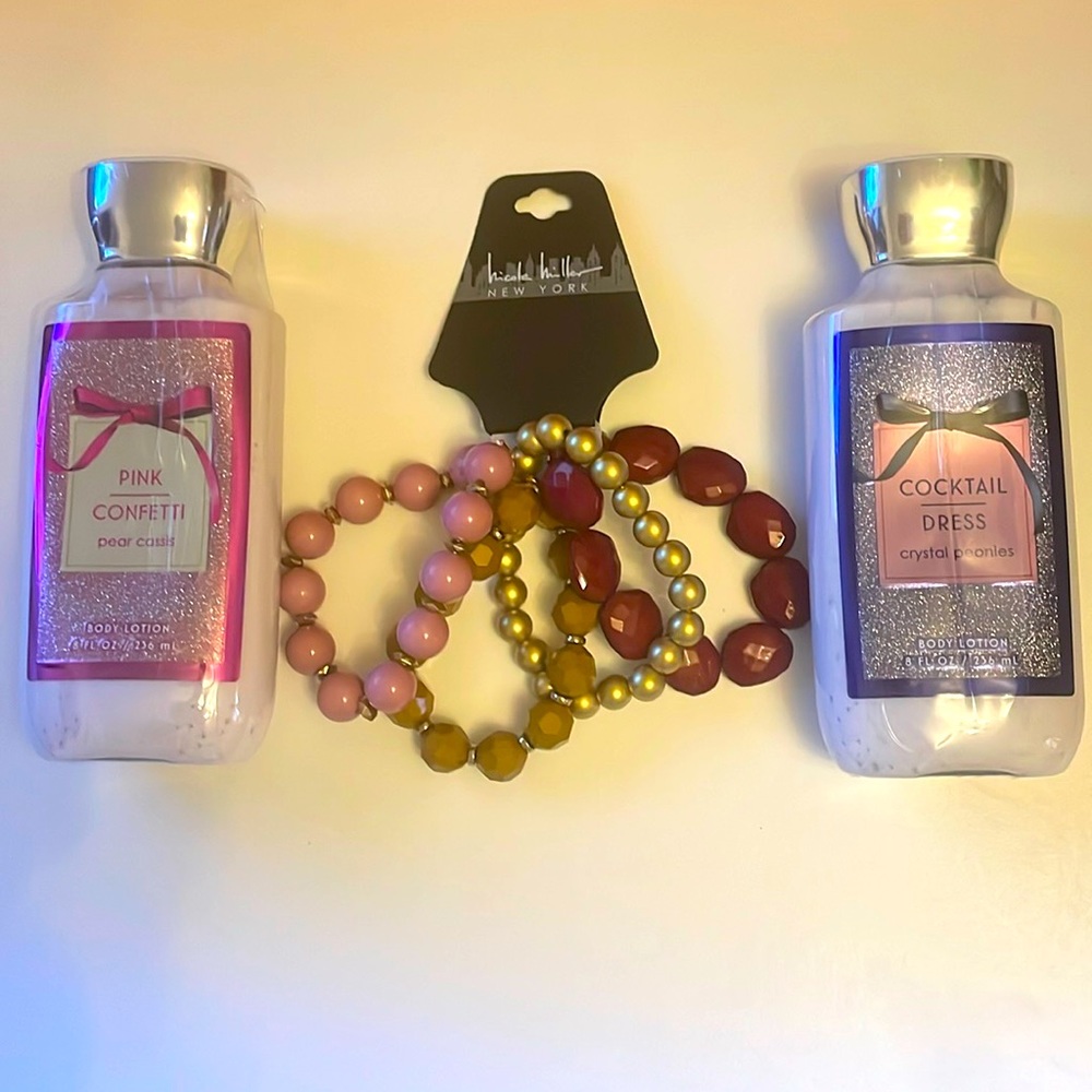 BATHANDBODYWORKS, Bundle of body lotion and bracelet set.